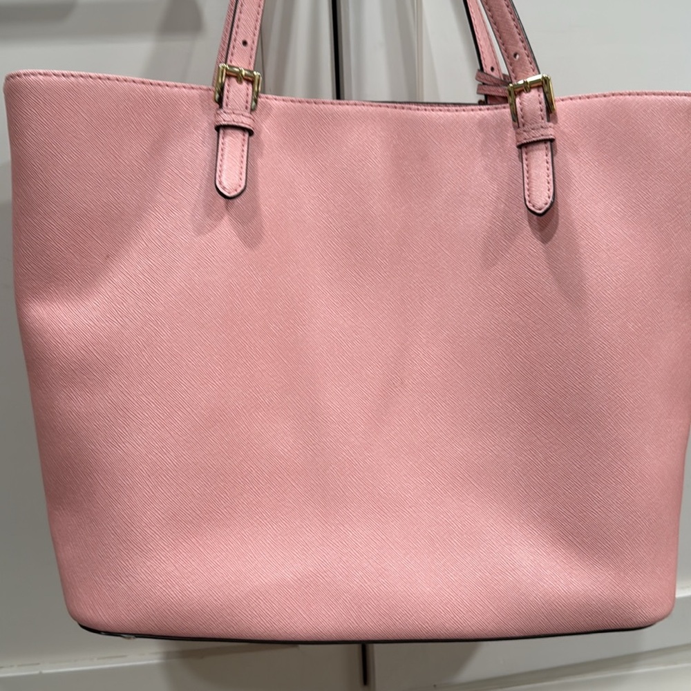 Michael Kors (MK) Pink Bag
Gently used great for work or play - Picture 9 of 15